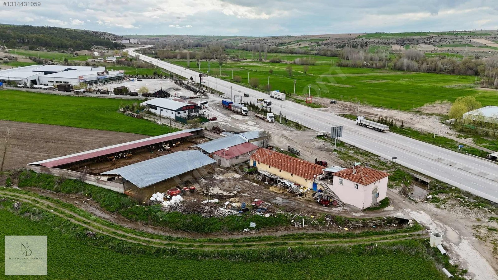 DADALOĞLU'NDAN SATILIK ÇİFTLİK KONYA YOLU ÜZERİ MÜKEMMEL KONUM